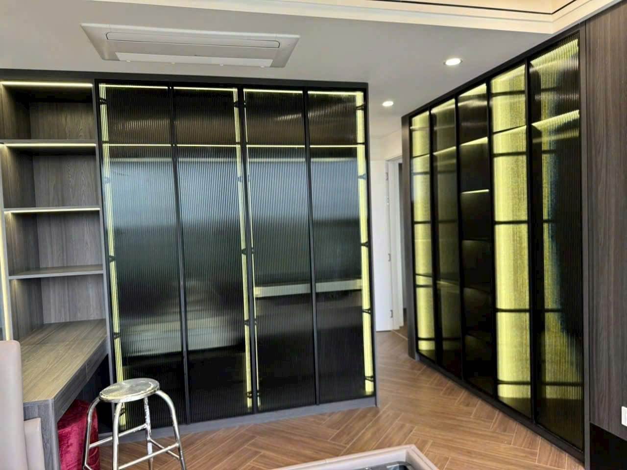 Tủ Quần Áo Cánh Lùa Và Tủ Áo Cánh Mở: Lựa Chọn Nào Phù Hợp?