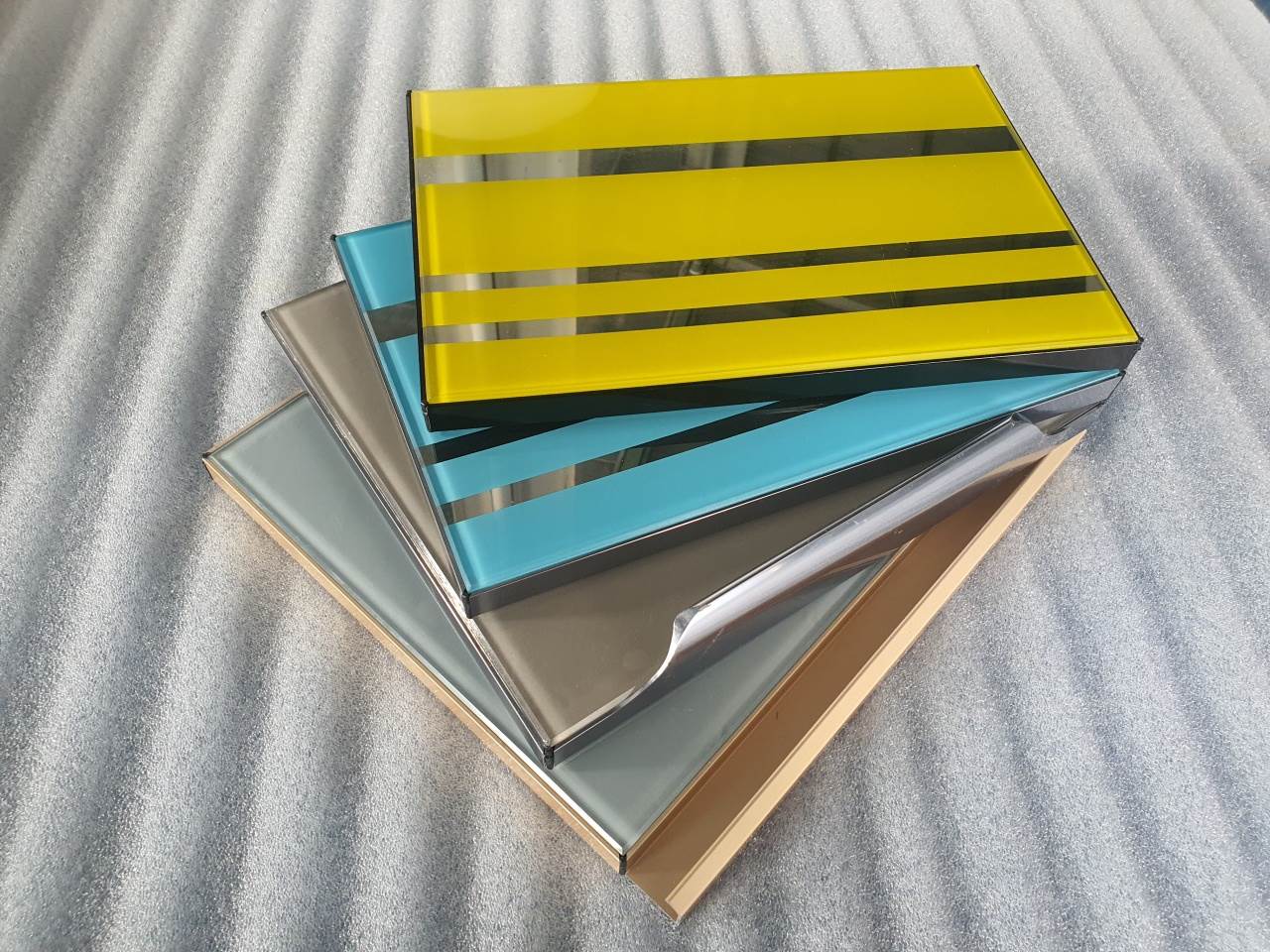 Tủ Bếp Khung Nhôm Cánh Inox