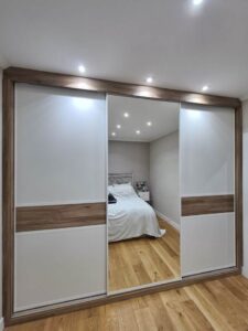 tu_quan_ao_go_am_tuong08.jpg Tủ Gỗ Âm Tường