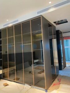 tu_quan_ao_nhom_canh_kinh_cuong_luc_Nhat_Nam04.jpg Tủ Quần Áo Nhôm Cánh Kính Cường Lực