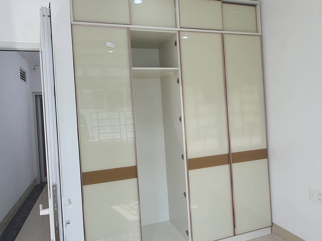 Tủ Quần Áo Nhôm Hợp Kim Cánh Kính 