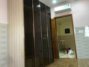 Tủ Quần Áo Nhôm Kính Vân Gỗ