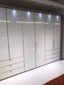 tu_quan_go_ep_phu_Acrylicf_nhat_nam05.jpg Tủ Quần Áo Gỗ Ép Phủ Acrylic