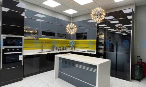 Tủ Bếp Khung Inox Cánh Kính Sơn Màu 